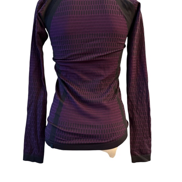 Purple and black lululemon longsleeve - Picture 3 of 3